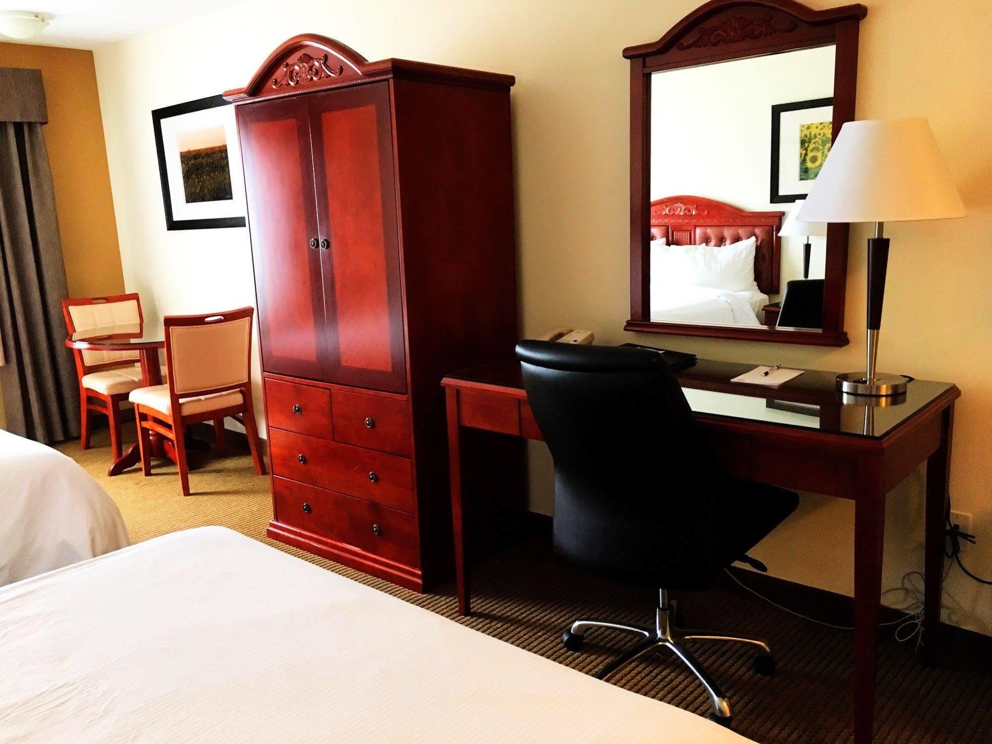 Trend Mountain Hotel & Conference Centre Tumbler Ridge Ngoại thất bức ảnh