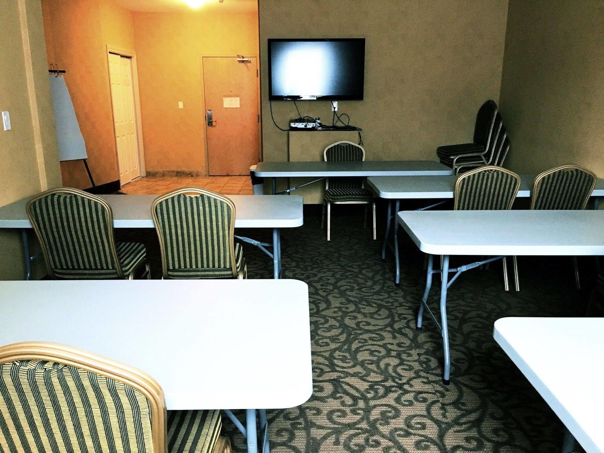 Trend Mountain Hotel & Conference Centre Tumbler Ridge Ngoại thất bức ảnh